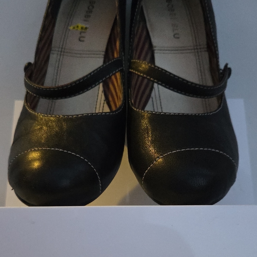 Chic Black Mary Jane Heels - Picture 4 of 7